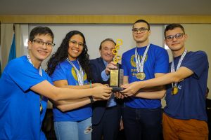 Olimpíada de Química premia estudantes de todo Brasil em cerimônia no Rio de Janeiro