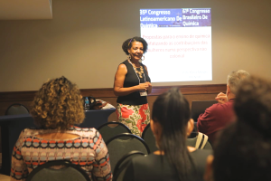 CLAQ 2022: Professora defende que Profissional da Química contribua com decolonização social