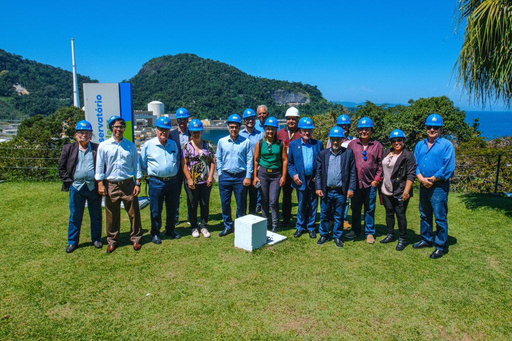 Comitiva do Sistema CFQ/CRQs cumpre agendas na UFRJ e visita projeto de Hidrogênio Verde em Angra dos Reis