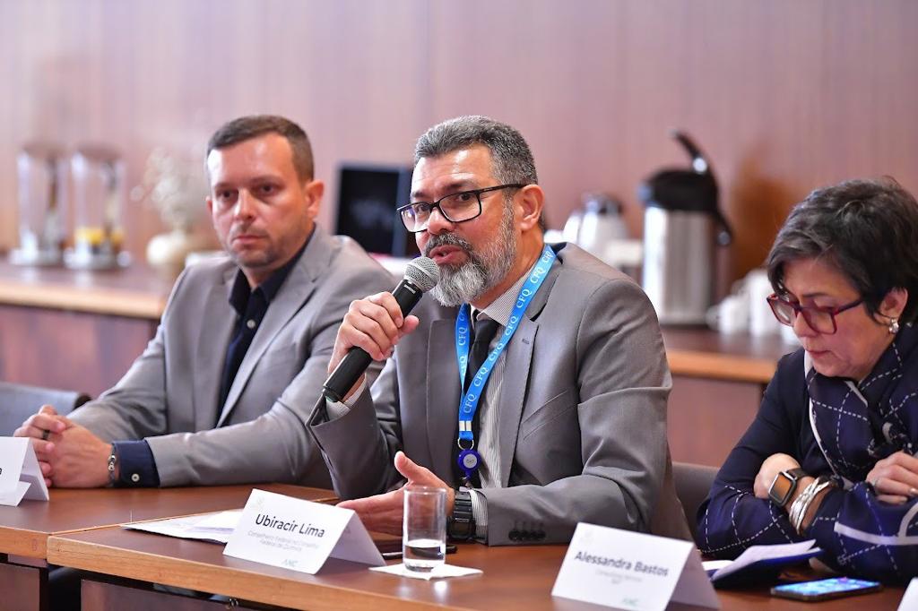 Sistema CFQ/CRQs participa de evento para debater potencialidades do Brasil na produção do cânhamo