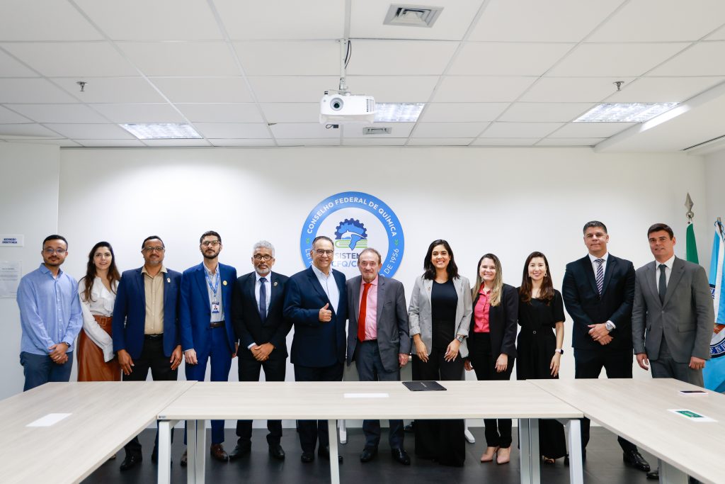 Presidentes do CFQ e CFT se reúnem em solenidade para assinar resolução conjunta, a primeira da história dos dois Conselhos