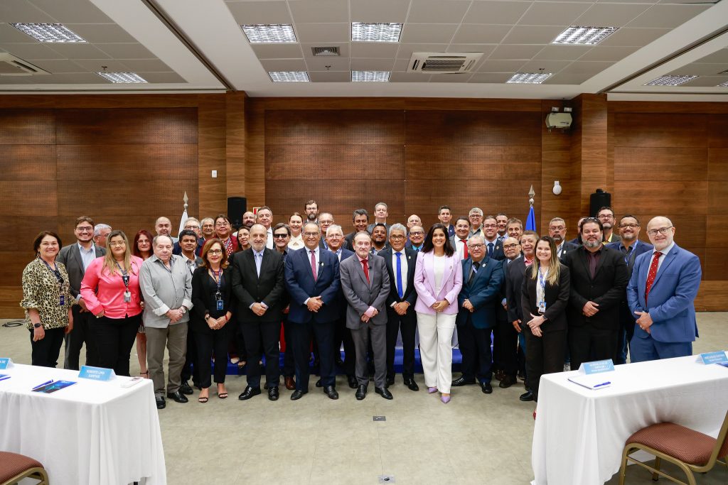 Sessão solene reúne plenários do CFQ e do CFT para celebrar primeira resolução conjunta