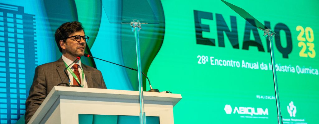 Competitividade e redução de custos são desafios da indústria química