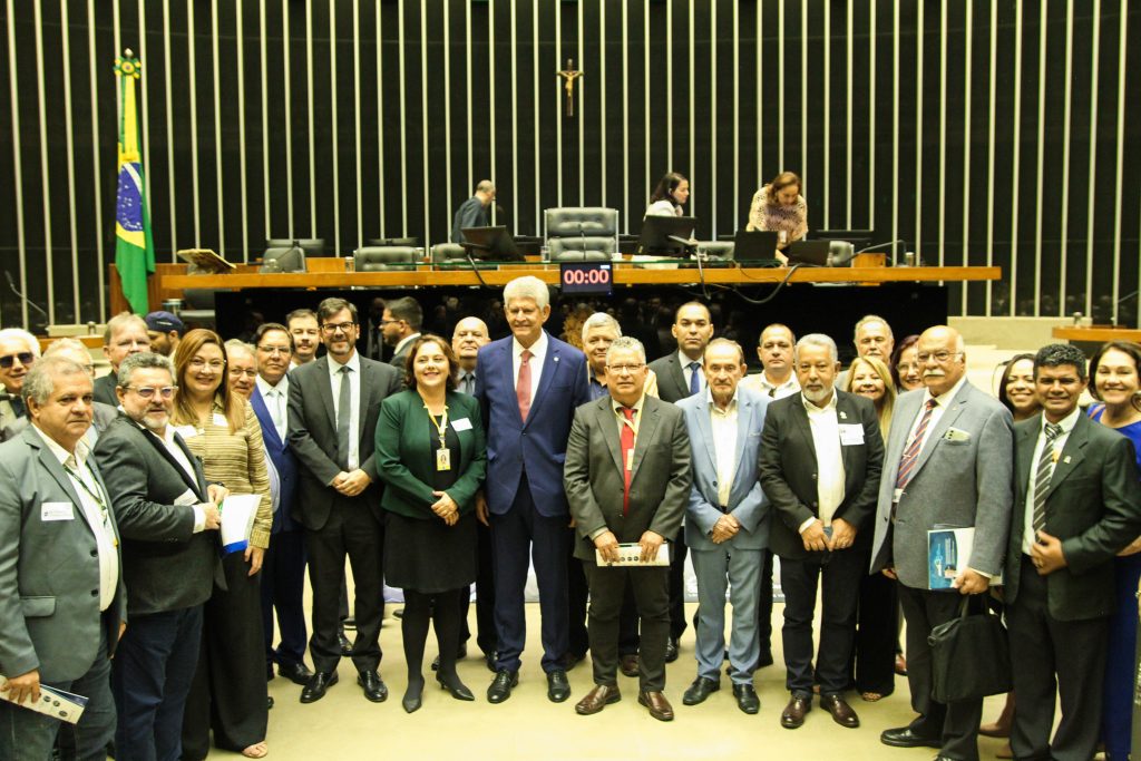 Sessão solene no plenário da Câmara dos Deputados homenageou profissionais em alusão ao Dia do Químico