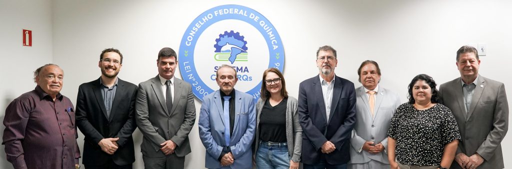 IDQ realiza reunião no CFQ para discutir o fortalecimento da Indústria Química no país