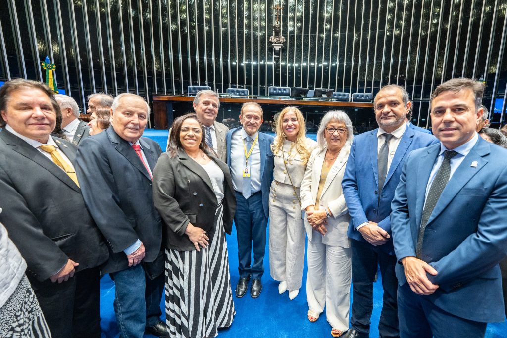 Sistema CFQ/CRQs marca presença nas comemorações dos 45 anos do CFBio em sessão no Senado