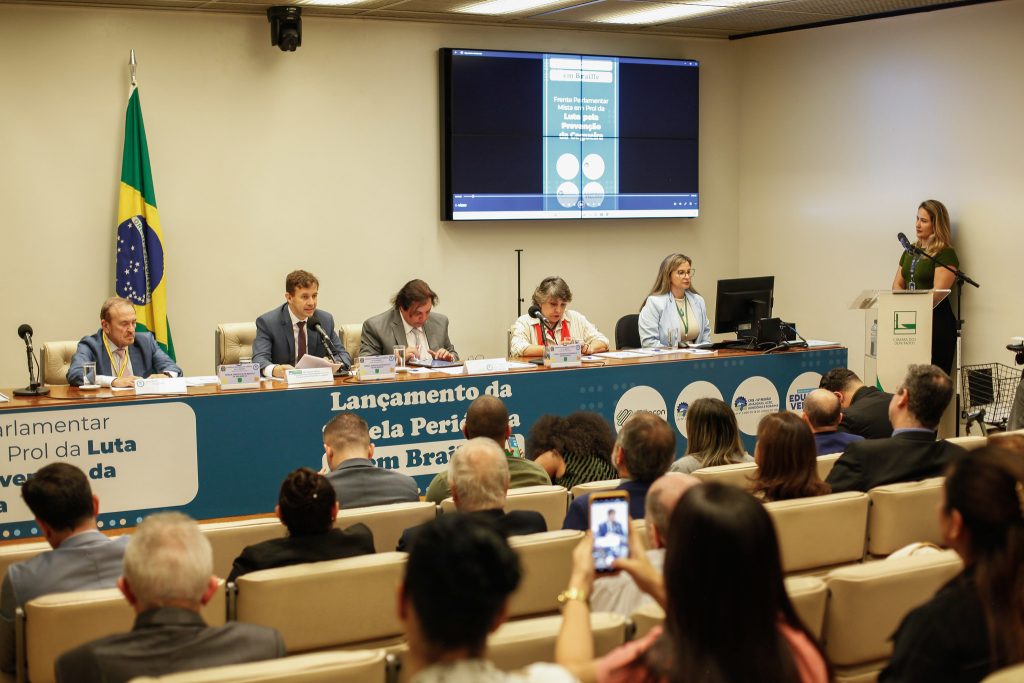 Sistema CFQ/CRQs participa do lançamento da tabela periódica em braille que promove inclusão no ensino de Química