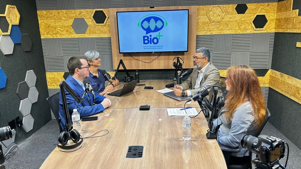 Sistema CFQ/CRQs discute regulamentação das análises clínicas animais no podcast Bio+