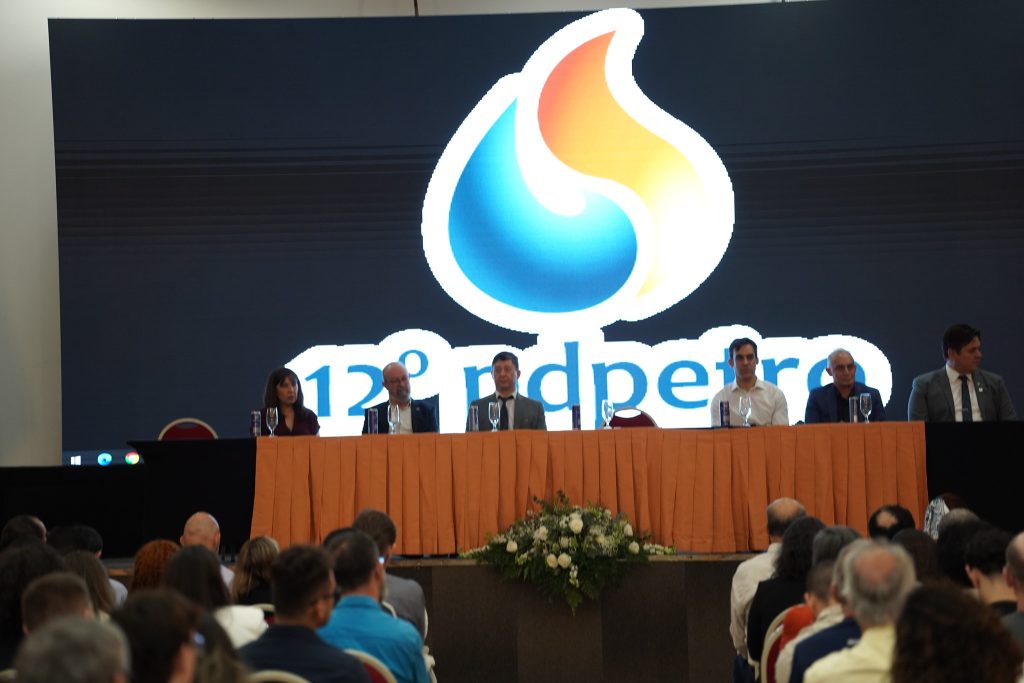 Na abertura do PDPetro, em Balneário Camboriú, Sistema CFQ/CRQs destaca Profissionais da Química no setor de energia