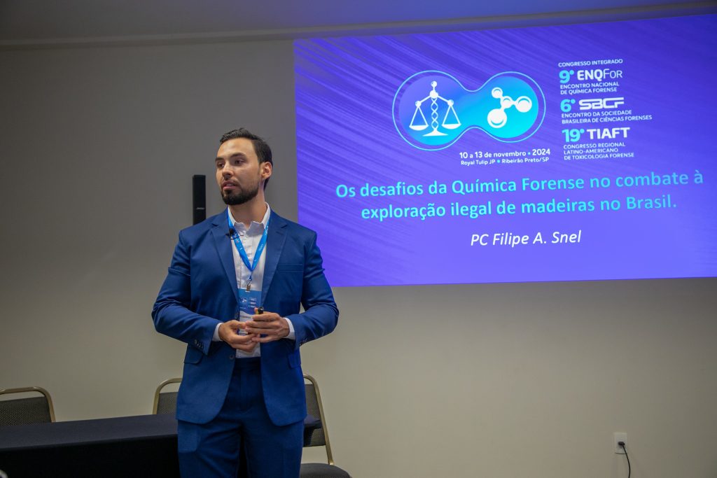 No 9º ENQFor, palestrante Filipe Snel discute dificuldades da Química Forense na identificação de madeiras extraídas ilegalmente