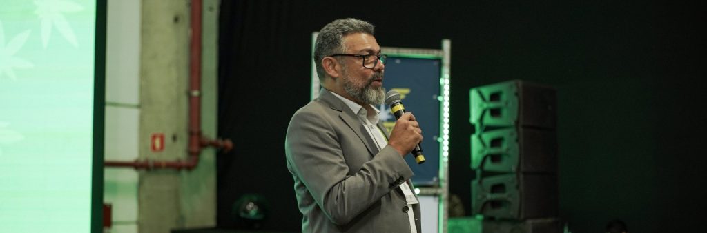 Sistema CFQ/CRQs participa da Expocannabis e debate a Química no uso da cannabis