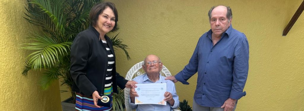 Sistema CFQ/CRQs homenageia ex-presidente do CRQ do Ceará, Claudio Couto, com a Comenda do Mérito Químico  