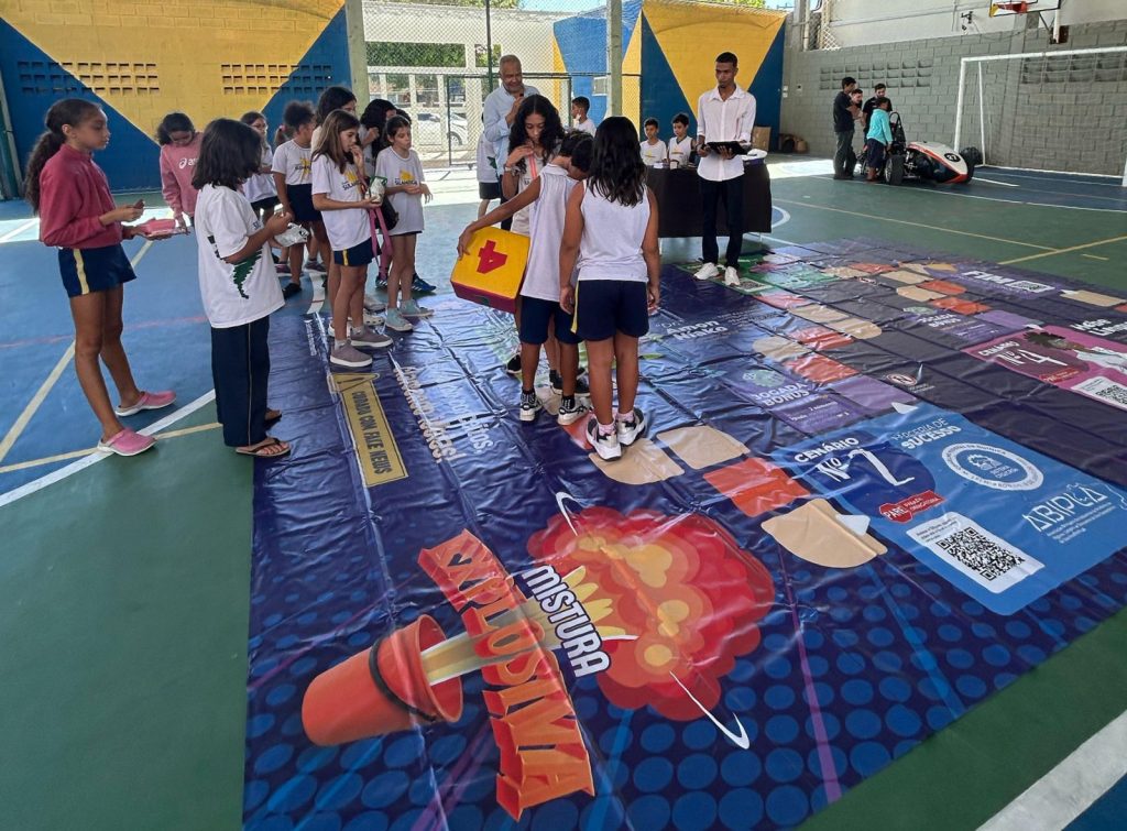 CRQ VII leva jogo Mistura Explosiva às escolas da Bahia e aproxima jovens da Química de forma lúdica