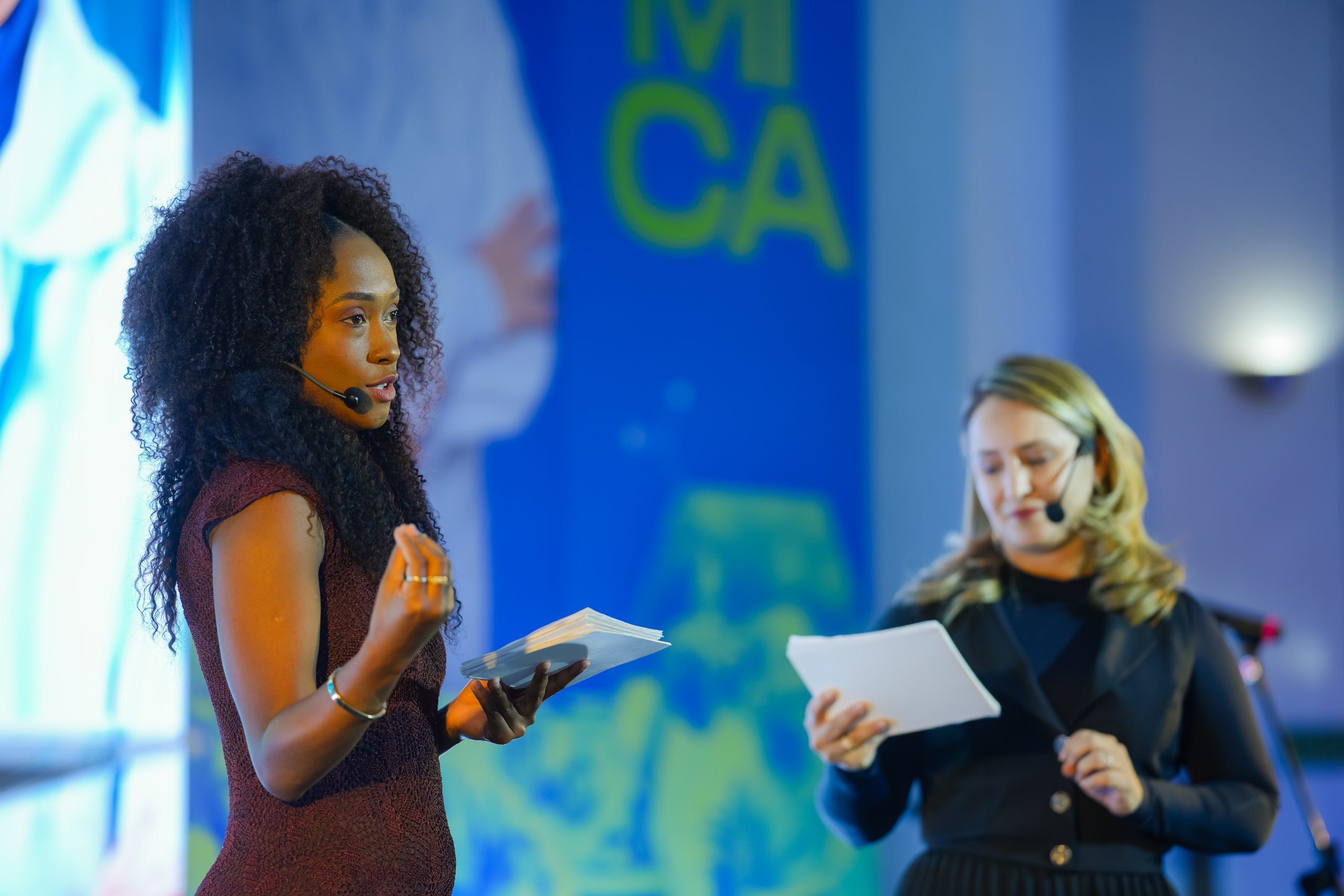 Kananda Eller como mestre de cerimônias do evento