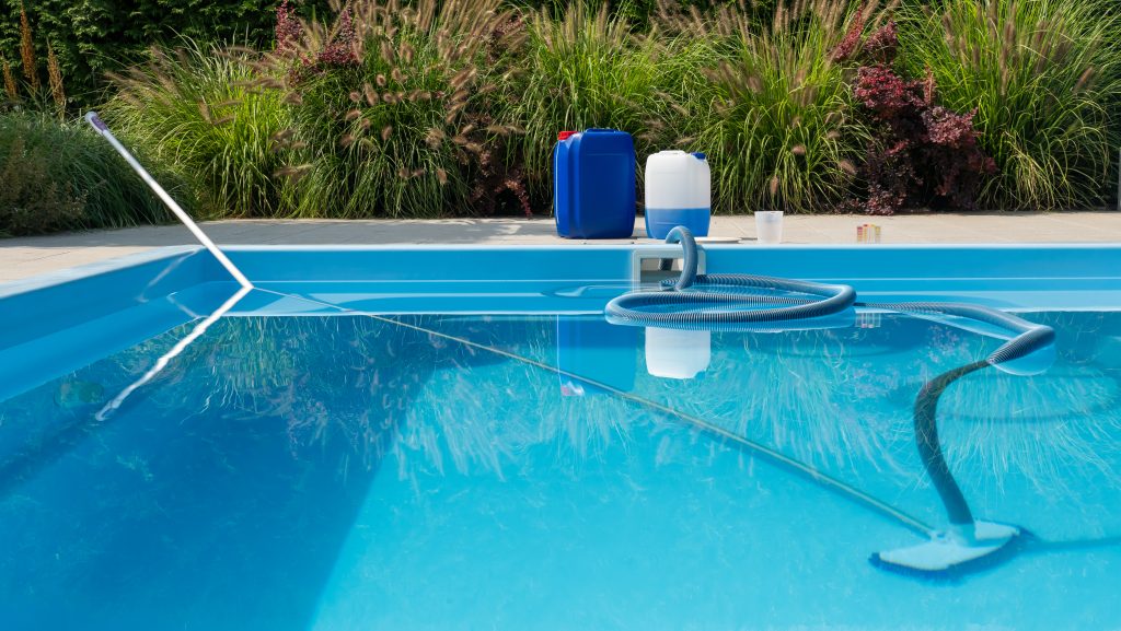 Superbactéria em piscina expõe importância do tratamento químico correto da água