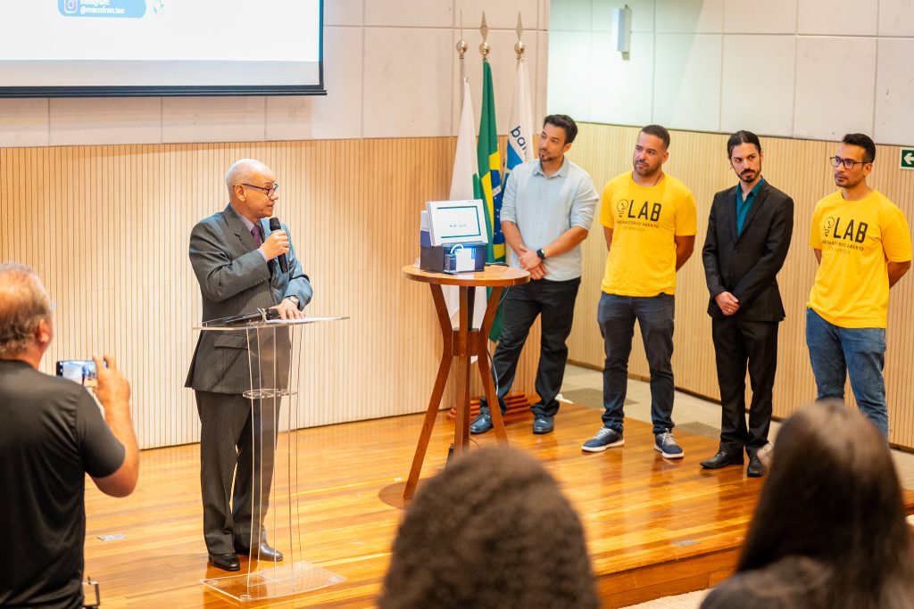 Sistema CFQ/CRQs marca presença no lançamento de equipamento pioneiro para detecção de metanol em bebidas alcoólicas