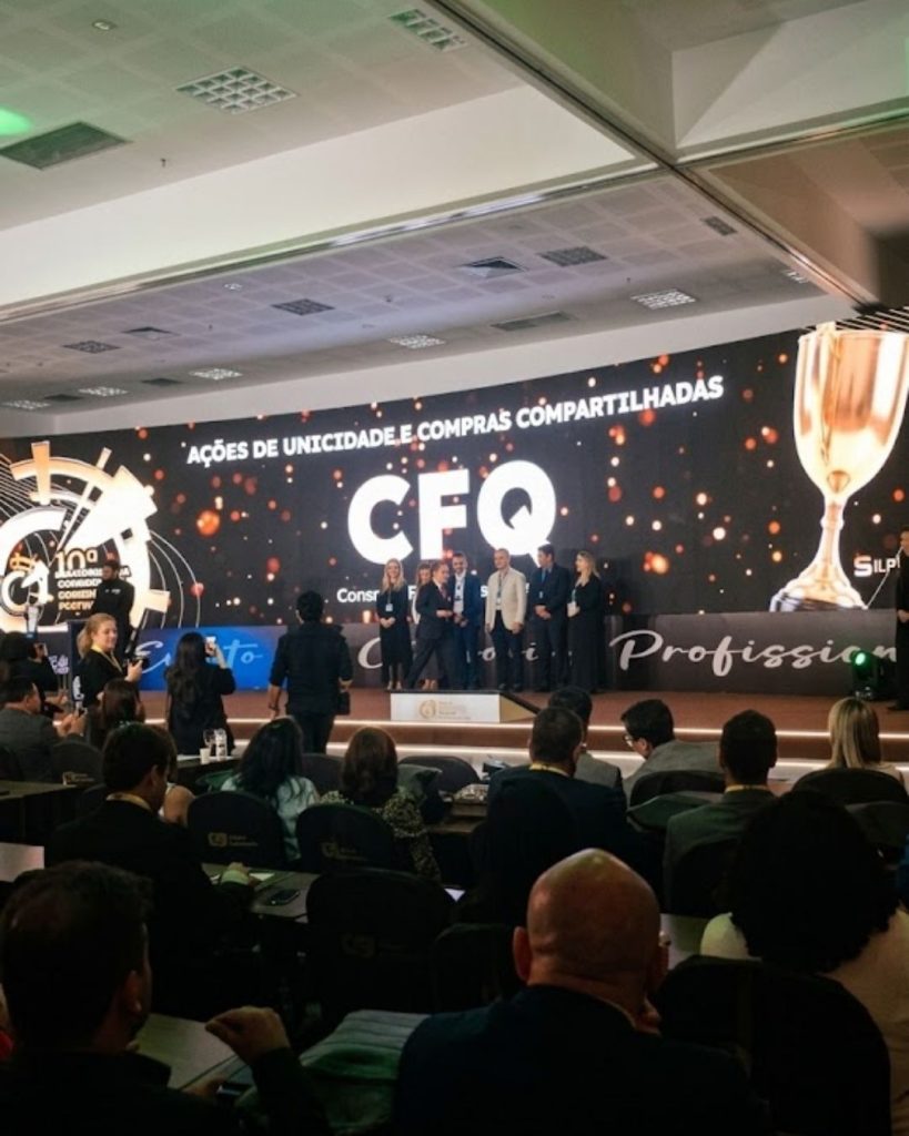 CFQ vence Prêmio Melhores Práticas na categoria de compras compartilhadas durante conferência em Brasília