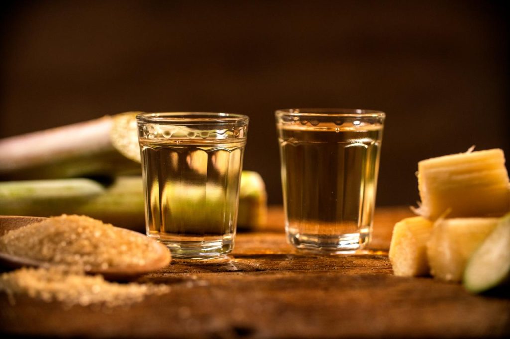 A Química por trás da cachaça: o papel do profissional na produção do destilado
