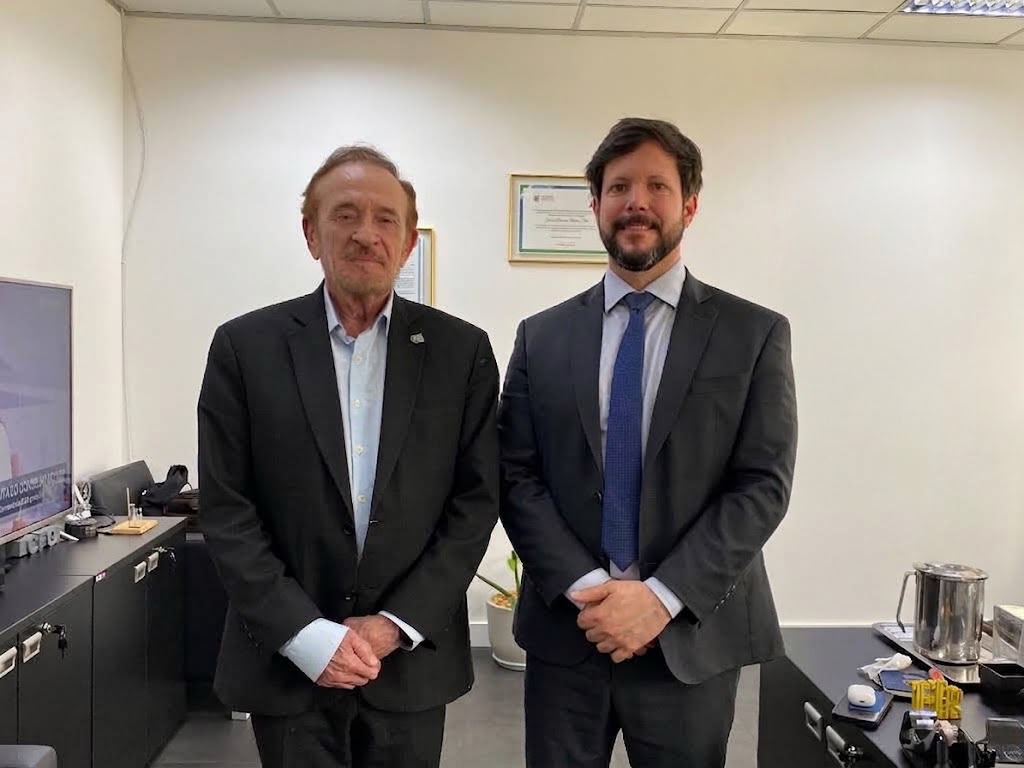 CFQ e ABIQUIFI fortalecem parceria para impulsionar a soberania farmoquímica e a capacitação profissional no Brasil